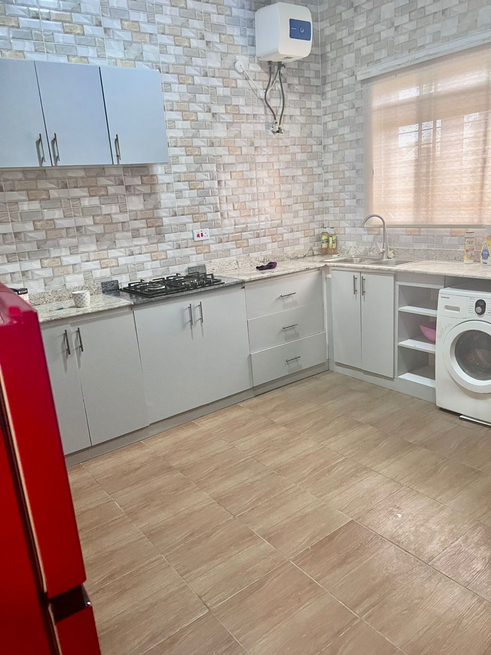 4-bedroom luxury apartment. Yard.