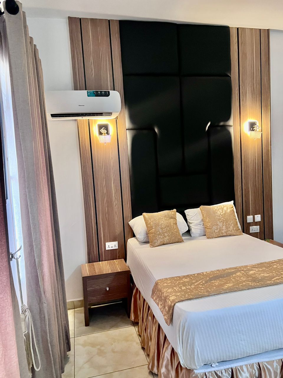 4-bedroom luxury apartment. Yard.