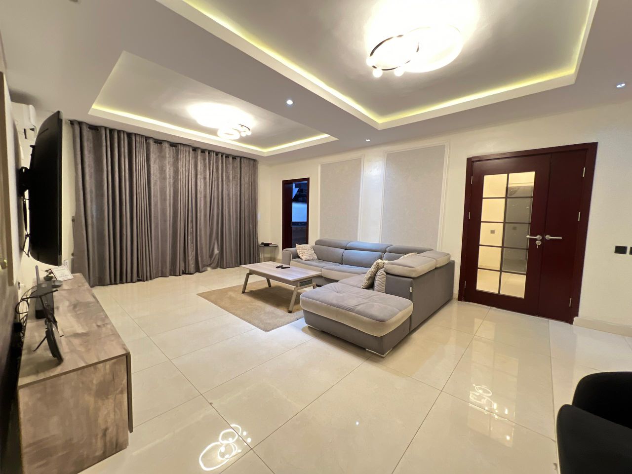 Spacious luxury 2-bedroom apartment – Nomsify