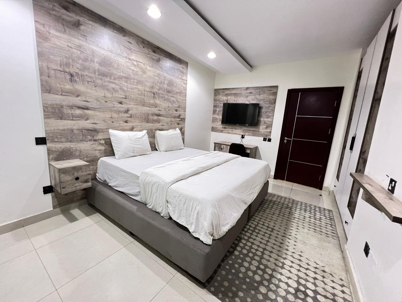 Spacious luxury 2-bedroom apartment – Nomsify