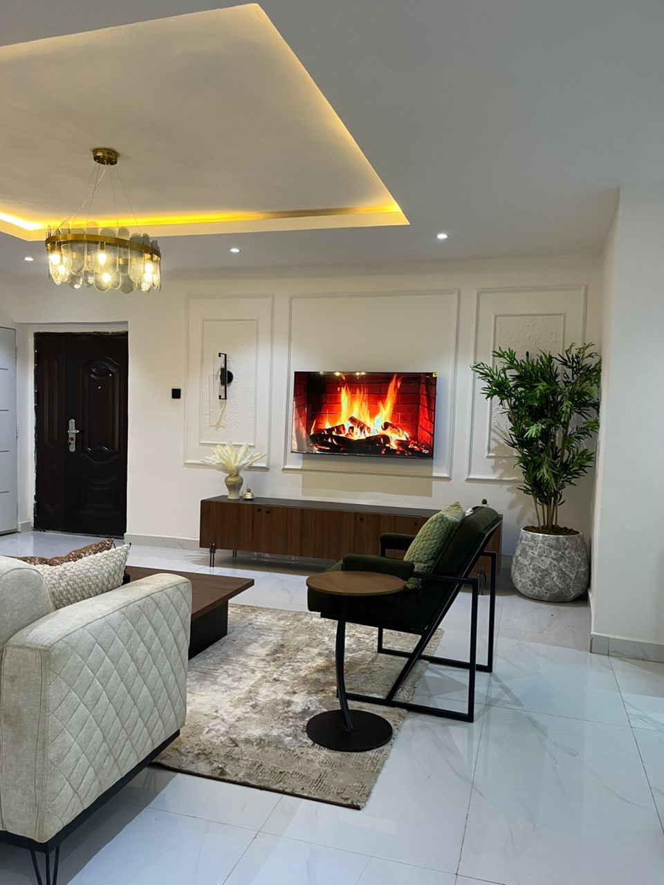 1 BEDROOM shortlet APARTMENT