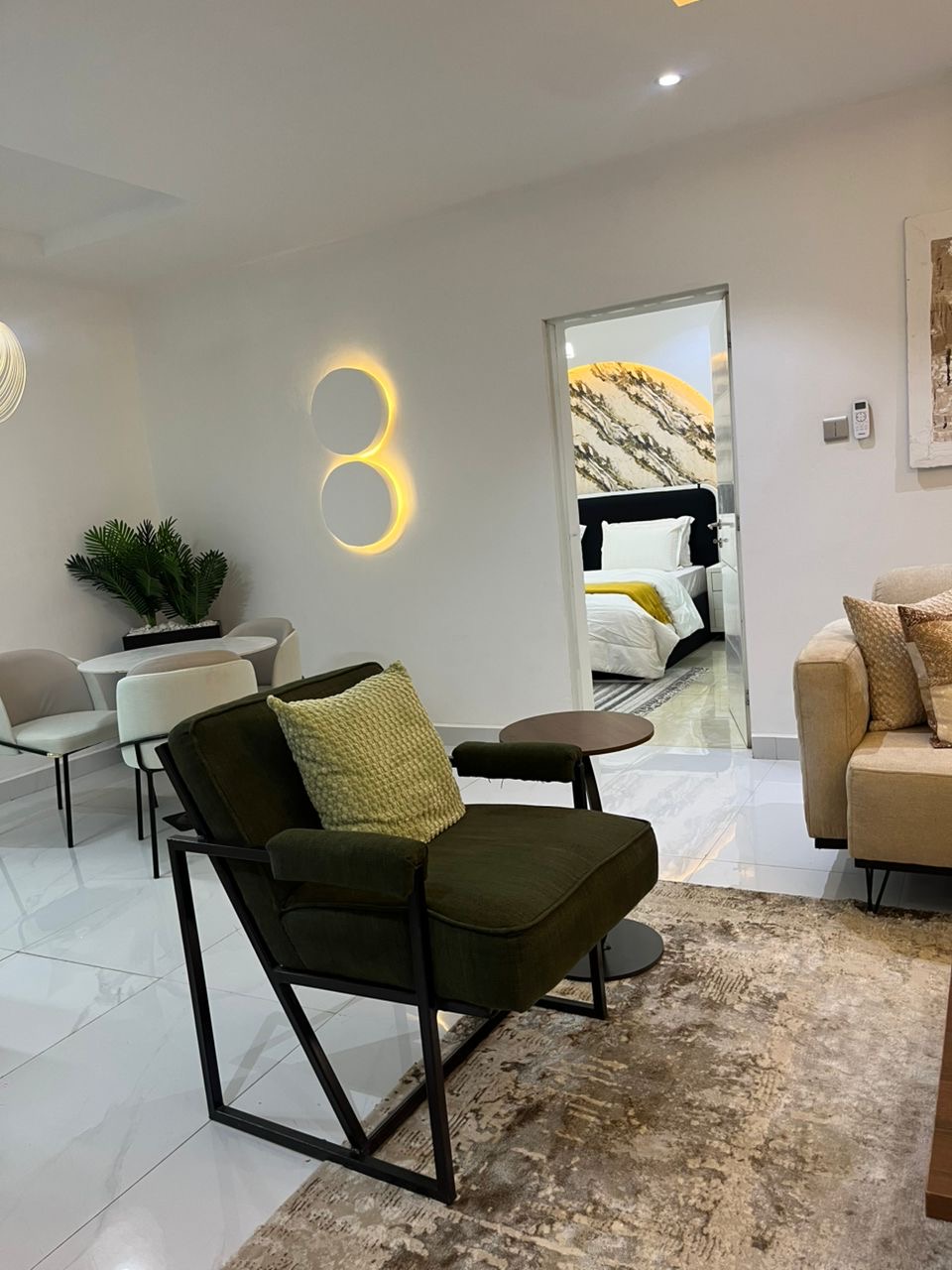 1 BEDROOM shortlet APARTMENT